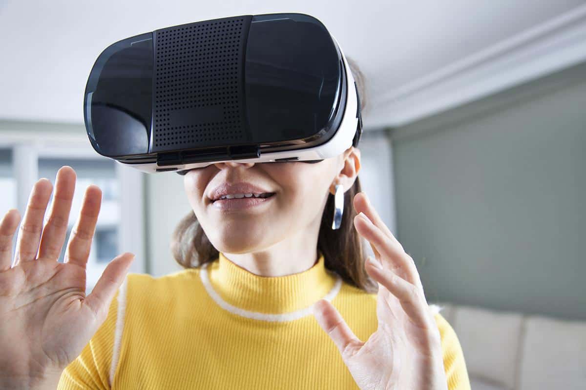 Is the cost of VR experiences holding back retail use of the technology? Image: Fotolia