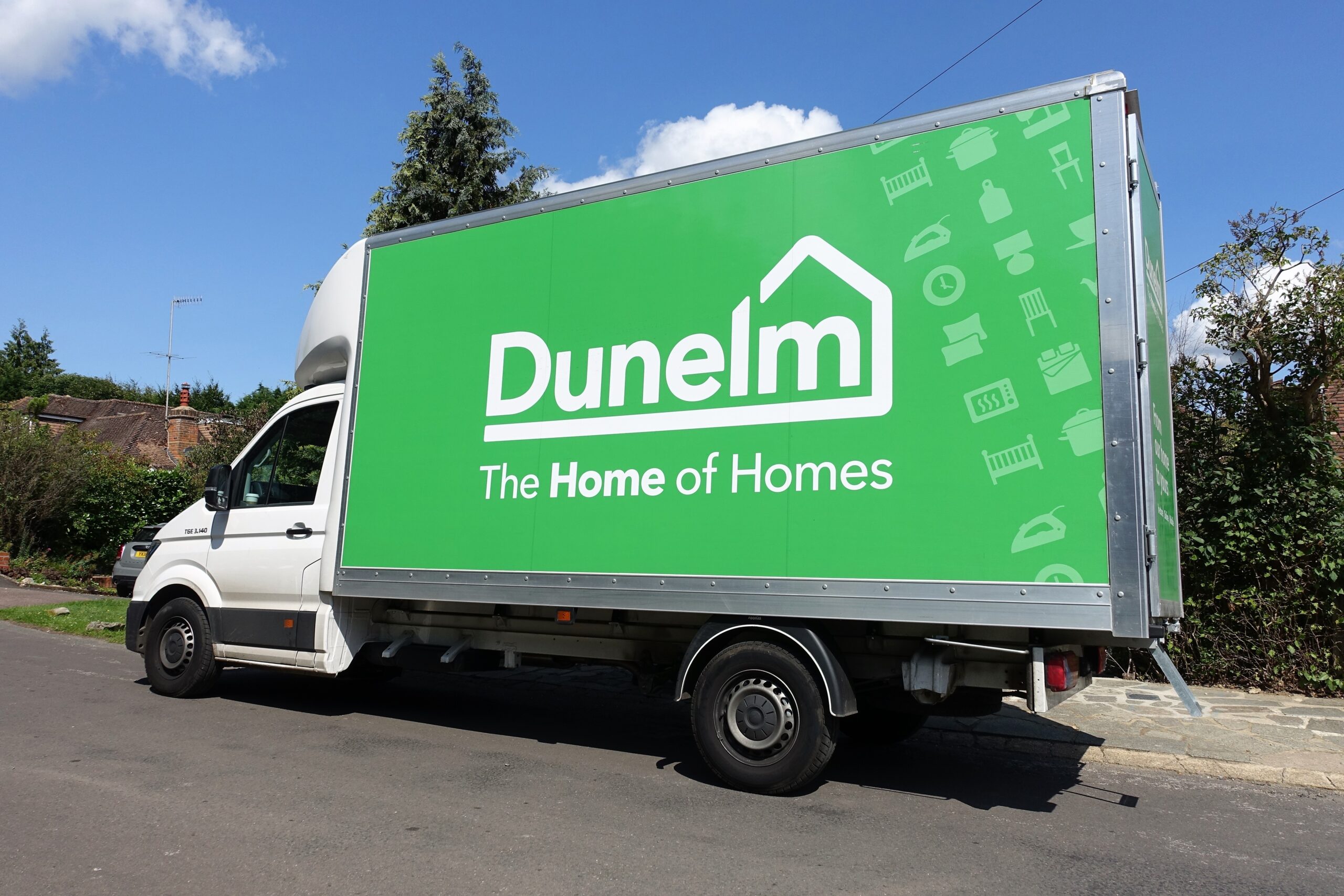 Chorleywood,,Hertfordshire,,England,,Uk,-,July,20th,2023:,Dunelm,Man