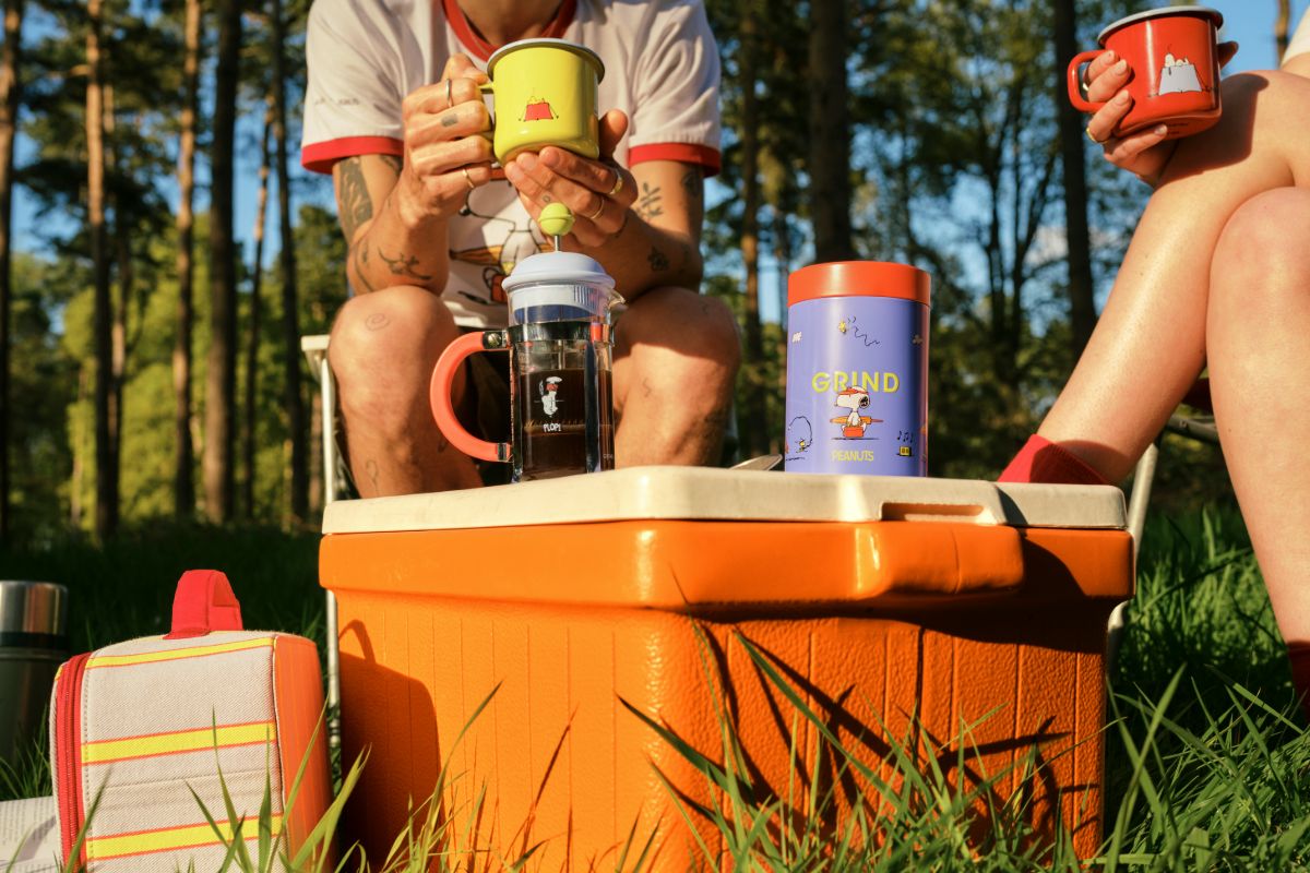 Copy of 130524_Grind_x_Peanuts_Lifestyle_Woods_Model_Tin_Frenchpress_mugs_Top_Kit (1)