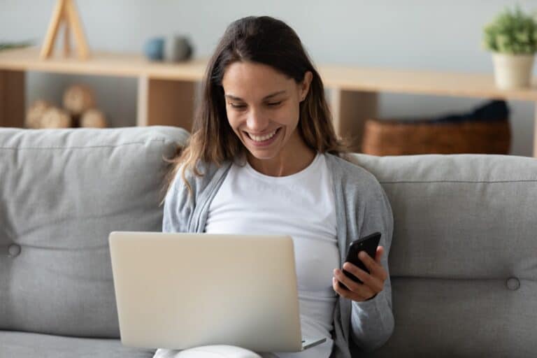 Fashion shopper buying online