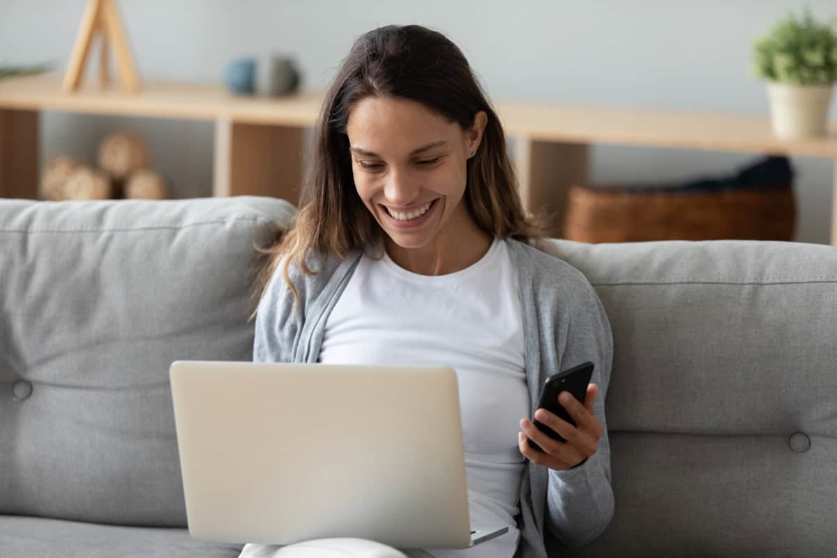 Fashion shopper buying online