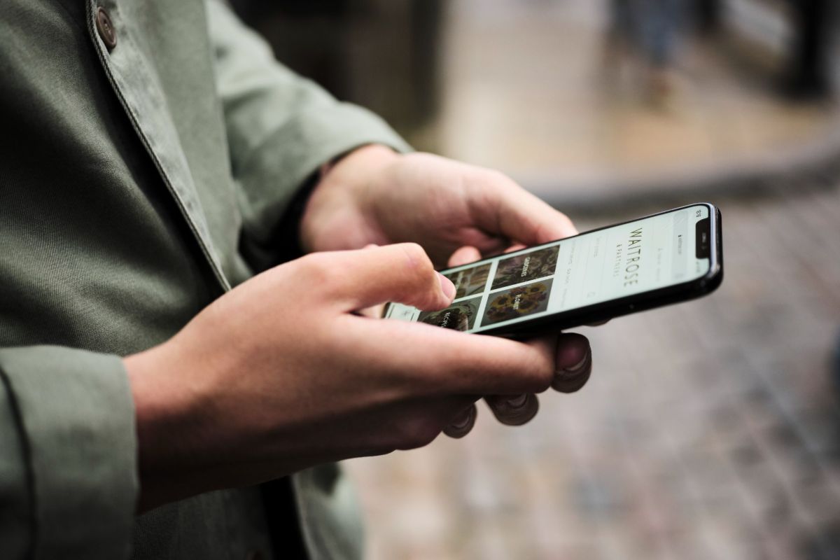 Waitrose - handheld (1)